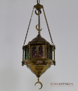 Starodawna lampa wisząca w orientalnym stylu. Lampy arabskie.