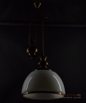 rustykalna lampa z przeciwwagą