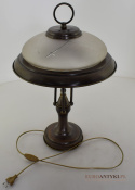stara lampa na biurko
