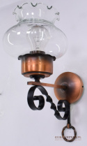 rustykalna lampa na ścianę