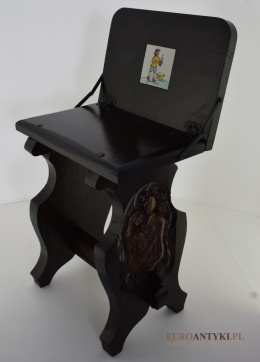 Zamkowe siedzisko, stołek ręcznie rzeźbiony w rycerskim klimacie