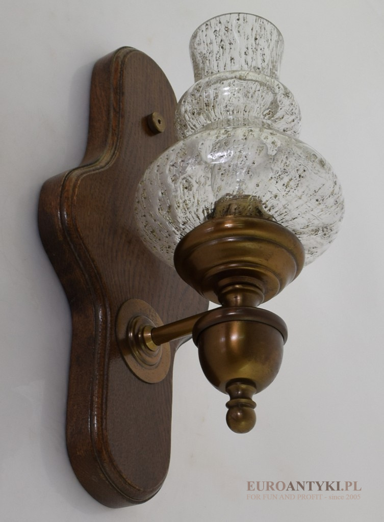 Przytulne, Nostalgiczne Lampy Ścienne Rustykalne: Powrót do Korzeni w Oświetleniu