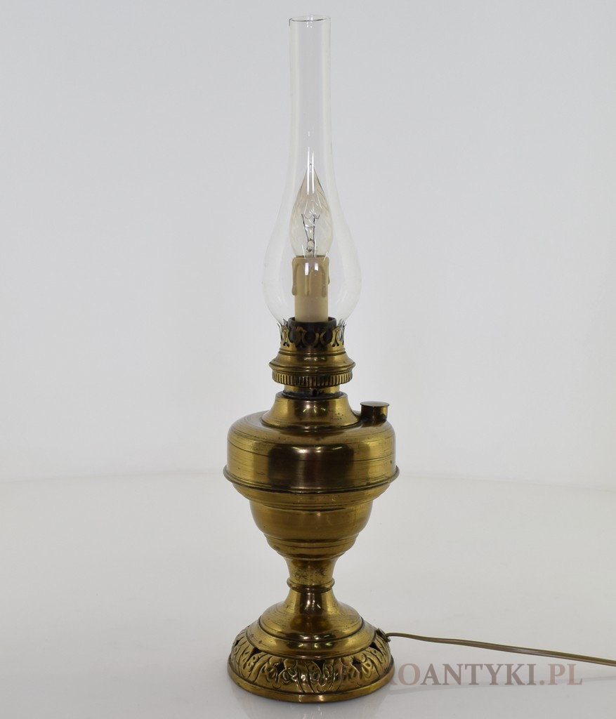 Stare lampy w stylu naftowym