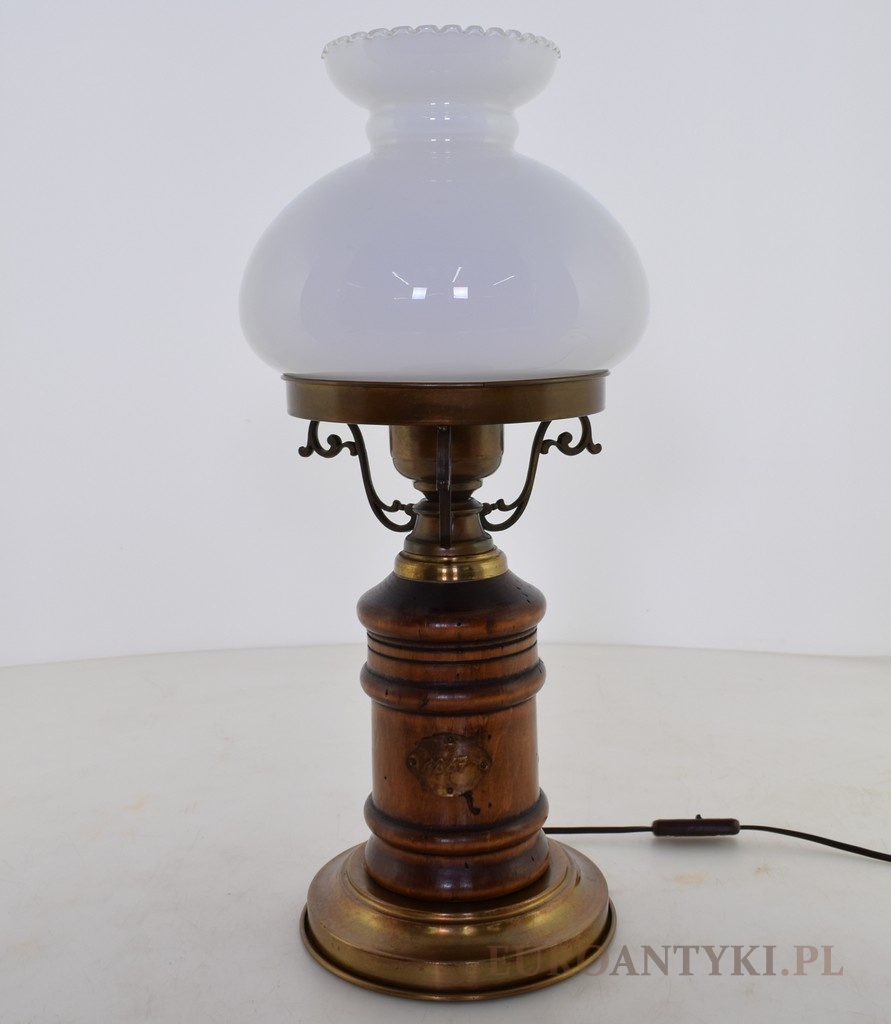 Stara lampka na komodę