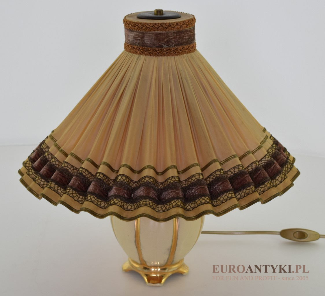 Czar Przeszłości na Twoim Stole: Stołowe Lampy z Abażurami Vintage